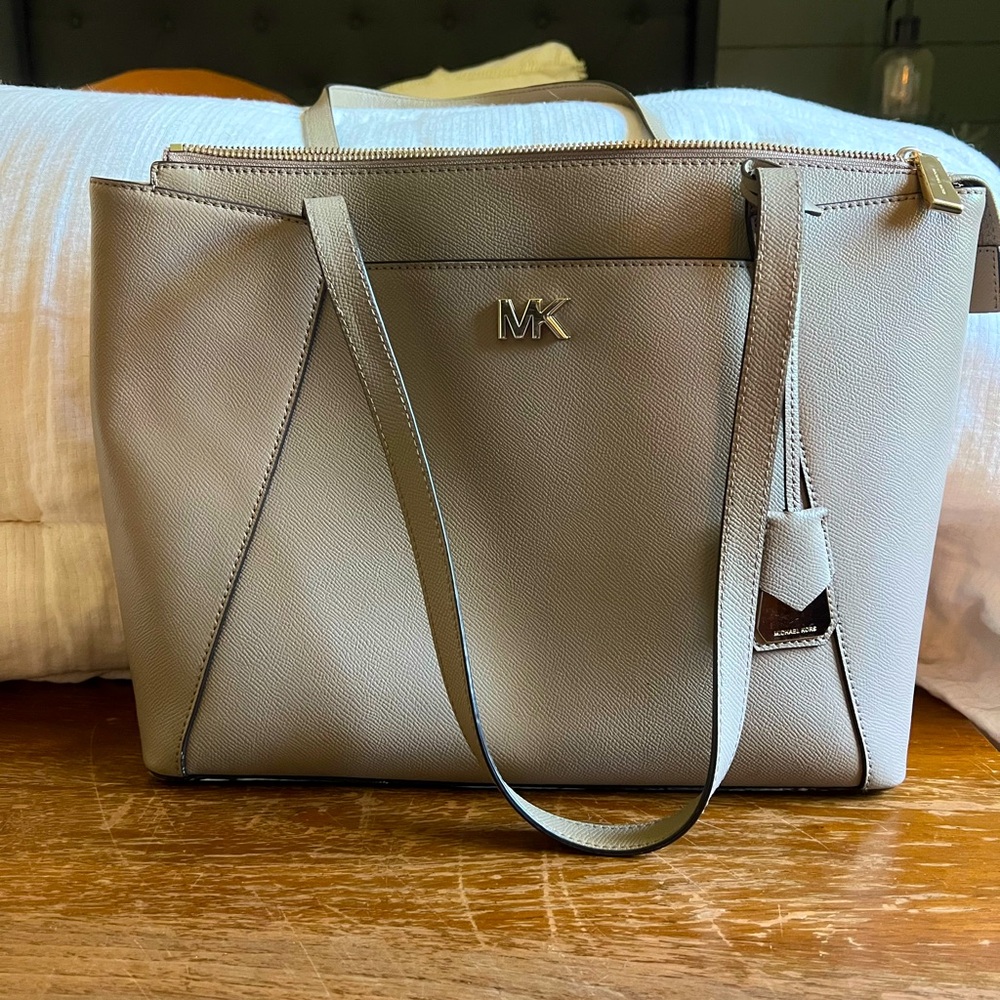 Michael Kors Maddie Tote Taupe